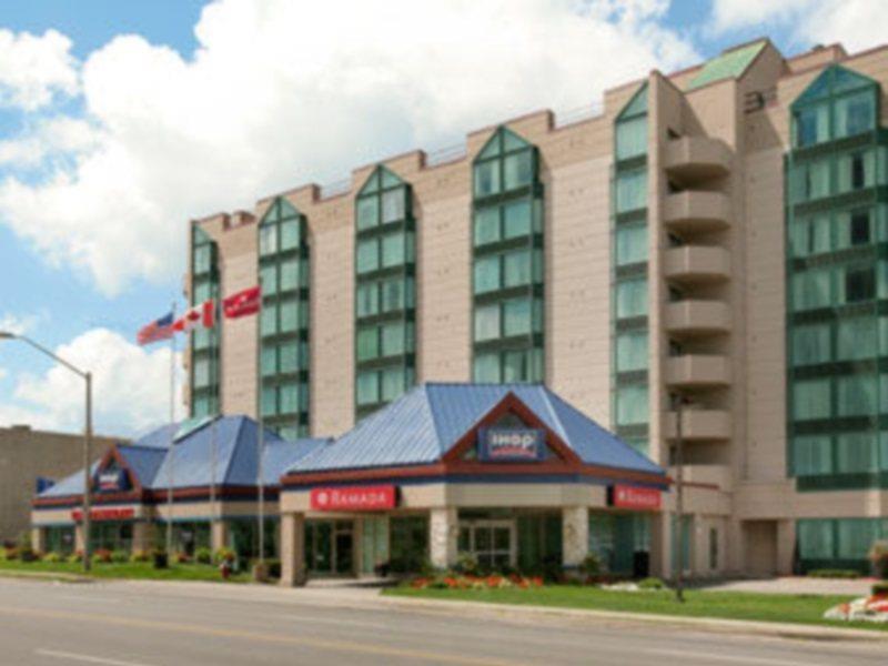 Ramada By Wyndham Niagara Falls/Fallsview Hotel Exterior foto