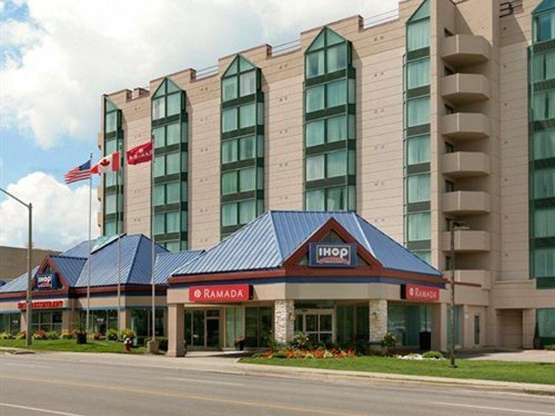 Ramada By Wyndham Niagara Falls/Fallsview Hotel Exterior foto